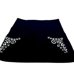ATHLEA WOMENS SMALL SHORT SKIRT BLACK WHITE REAR ZIP POCKET HIGH END GEAR IN EUC